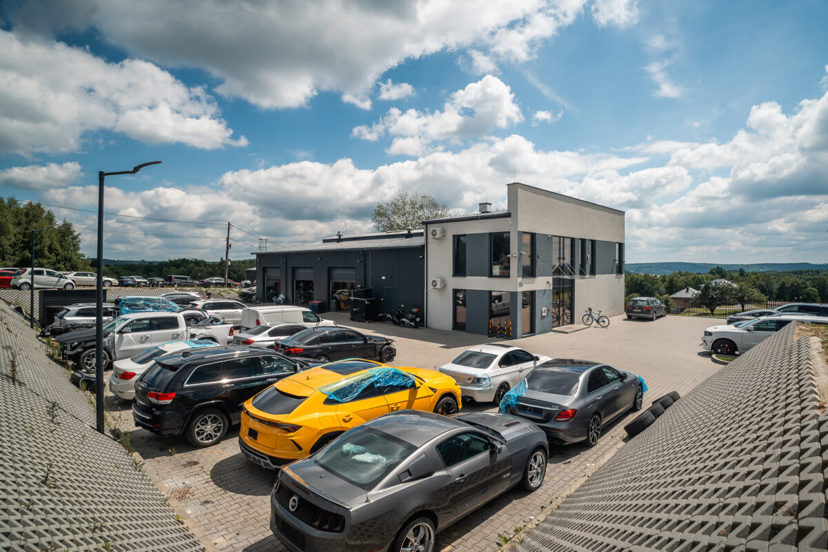 Od Mustanga po Lamborghini. Jak polski warsztat przywraca auta z USA do życia? Od Mustanga po Lamborghini. Jak polski warsztat przywraca auta z USA do życia?
