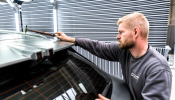 Kiedy grad niszczy auta, oni przywracają je do życia. Tak działa PDR Team Polska