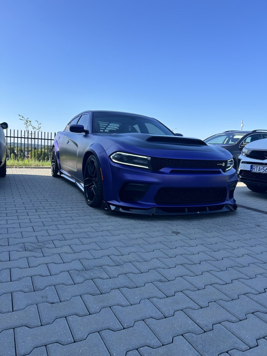 Dodge Charger Scat Pack: lakier czy folia? Historia wyjątkowej metamorfozy muscle cara Dodge Charger Scat Pack: lakier czy folia? Historia wyjątkowej metamorfozy muscle cara