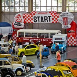 RETRO MOTOR SHOW FOTOBUENO () min