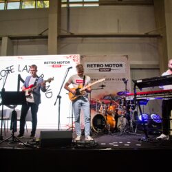 RETRO MOTOR SHOW FOTOBUENO () min
