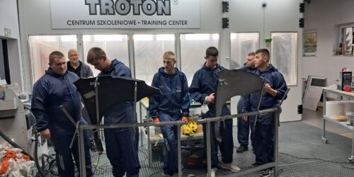 TROTON inwestuje w przyszłość branży – uczniowie z Liskowa szkolą się u producenta materiałów lakierniczych TROTON inwestuje w przyszłość branży – uczniowie z Liskowa szkolą się u producenta materiałów lakierniczych