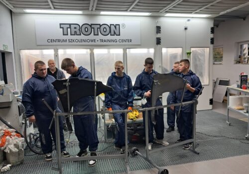 TROTON inwestuje w przyszłość branży – uczniowie z Liskowa szkolą się u producenta materiałów lakierniczych TROTON inwestuje w przyszłość branży – uczniowie z Liskowa szkolą się u producenta materiałów lakierniczych