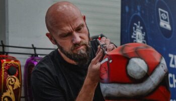 Od socjologa i ratownika do artysty lakiernika. Łukasz Gibek o customowym malowaniu