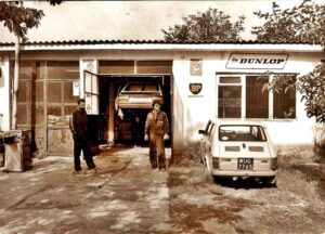 Sieczkowski Skibiński przed warsztatem n Sieczkowski Skibiński przed warsztatem n