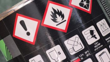 Bezpieczne przechowywanie chemikaliów i materiałów łatwopalnych – o czym musi pamiętać każdy warsztat