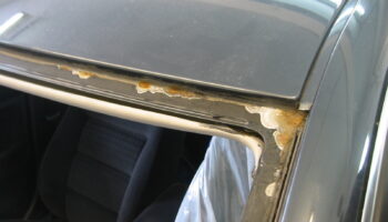 Jak prawidłowo przygotować szybę i nadwozie do wklejania? Kluczowe zasady i najczęstsze błędy