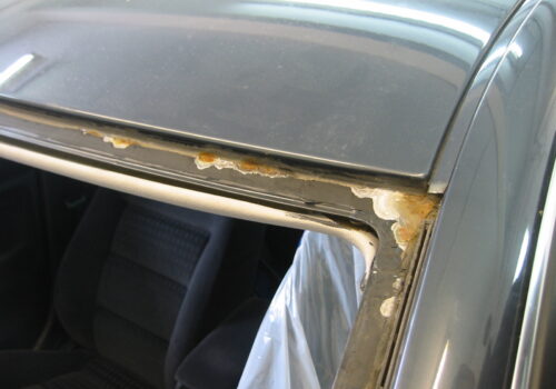 Jak prawidłowo przygotować szybę i nadwozie do wklejania? Kluczowe zasady i najczęstsze błędy