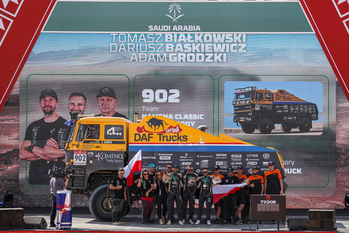 Polacy wygrywają Dakar Classic w ciężarówce DAF BULL 3300 w barwach Cobra