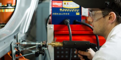 Błędy w warsztacie blacharskim: 10 problemów, które kosztują Cię klientów i pieniądze Błędy w warsztacie blacharskim: 10 problemów, które kosztują Cię klientów i pieniądze