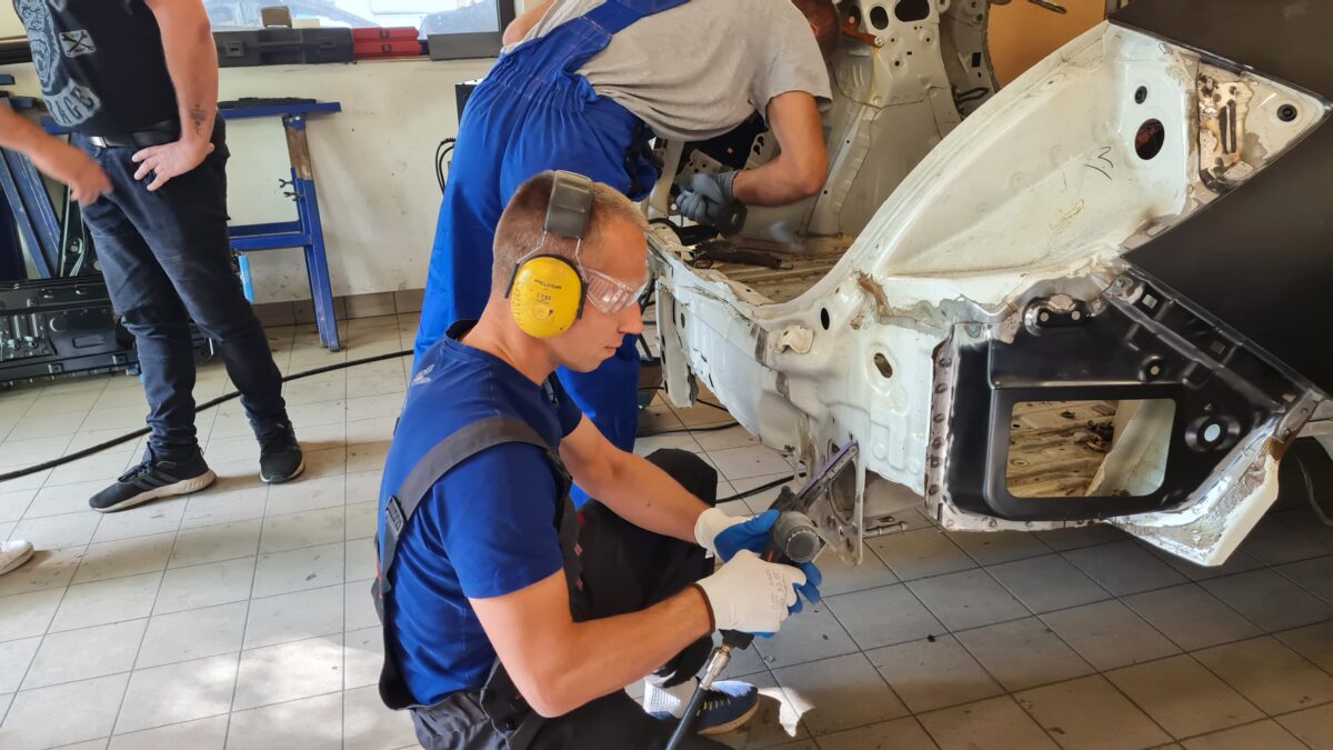 Kategoryzacja serwisów blacharsko-lakierniczych ruszyła. Kto musi przejść szkolenia i audyt?