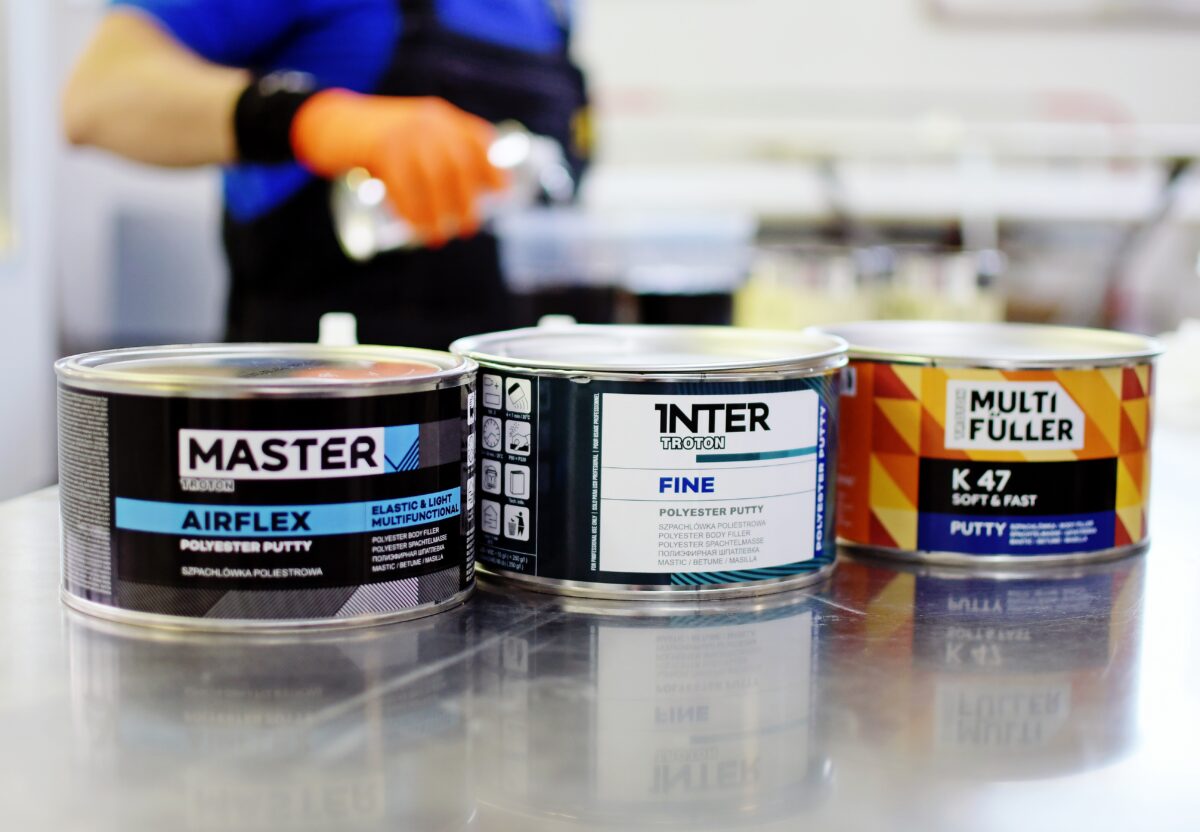 Szpachlówki samochodowe – kluczowe techniki przygotowania powierzchni przed lakierowaniem Szpachlówki samochodowe – kluczowe techniki przygotowania powierzchni przed lakierowaniem