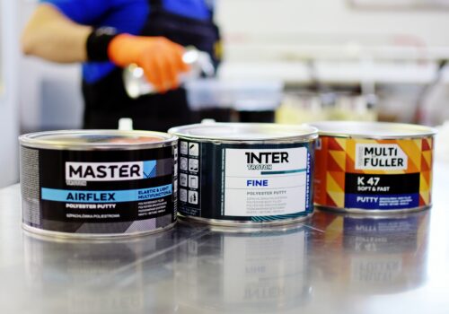 Szpachlówki samochodowe – kluczowe techniki przygotowania powierzchni przed lakierowaniem