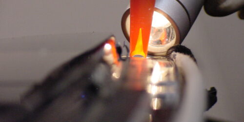 Wklejanie szyb samochodowych – technologia, która decyduje o bezpieczeństwie auta. Najważniejsze zasady montażu