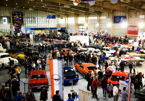 Od skromnego stoiska do stolicy polskich klasyków. Dekada historii Retro Motor Show Od skromnego stoiska do stolicy polskich klasyków. Dekada historii Retro Motor Show