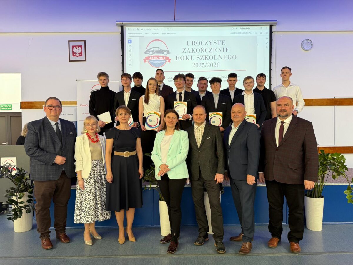 Certyfikaty lakiernicze PPG dla absolwentów technikum. Historyczny program w Warszawie Certyfikaty lakiernicze PPG dla absolwentów technikum. Historyczny program w Warszawie