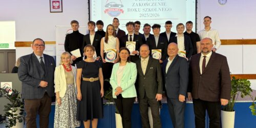 Certyfikaty lakiernicze PPG dla absolwentów technikum. Historyczny program w Warszawie Certyfikaty lakiernicze PPG dla absolwentów technikum. Historyczny program w Warszawie
