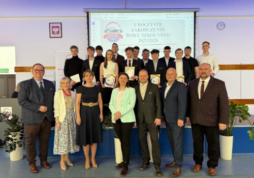 Certyfikaty lakiernicze PPG dla absolwentów technikum. Historyczny program w Warszawie