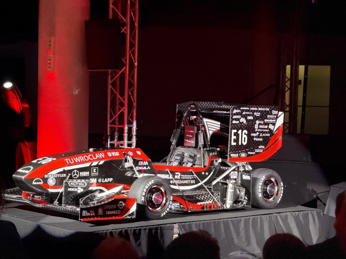 PWR Racing Team RT16e zaprezentowany. Pierwszy bolid z nowym lakierem bezbarwnym PPG D8178