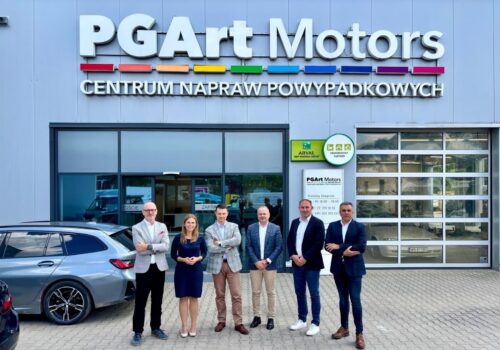 AkzoNobel Vehicle Refinishes podpisuje nową, wieloletnią umowę partnerską z Grupą Emil Frey