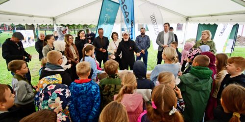 Ogród, który będzie uczył. W Gościnie wspólnie stworzono nową przestrzeń dla dzieci i przyrody Ogród, który będzie uczył. W Gościnie wspólnie stworzono nową przestrzeń dla dzieci i przyrody